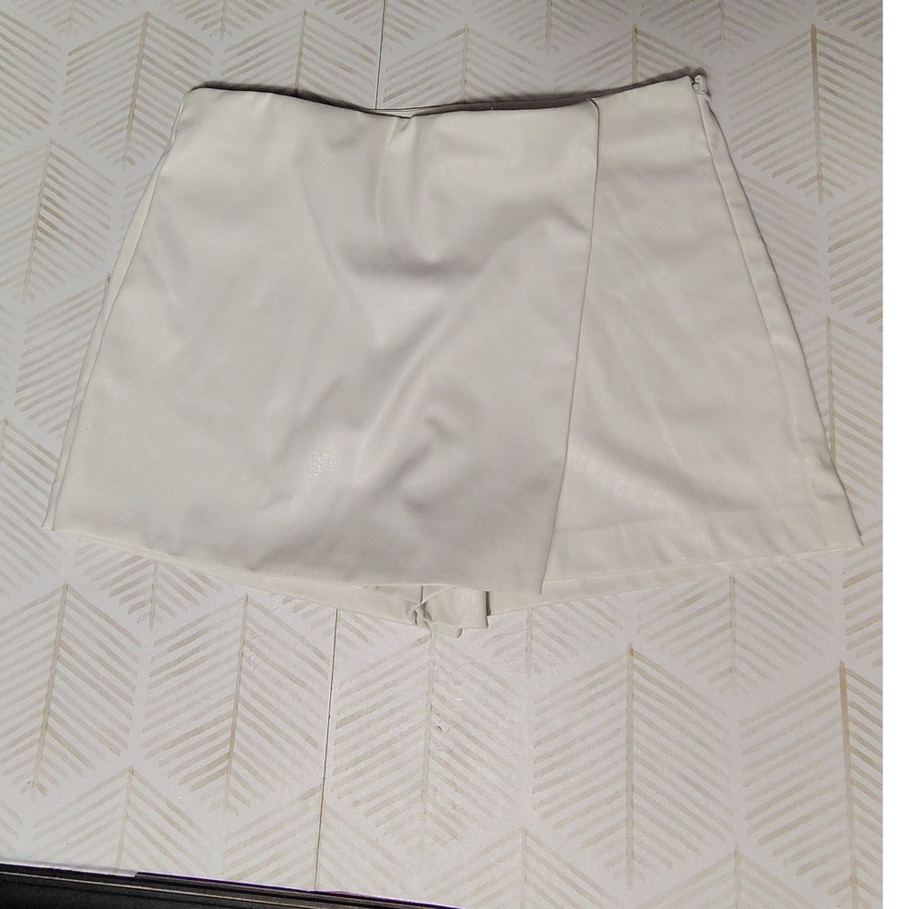 Francesca's Ivory Faux Leather Wrap Skort XL NWT WS31545 Ivory White